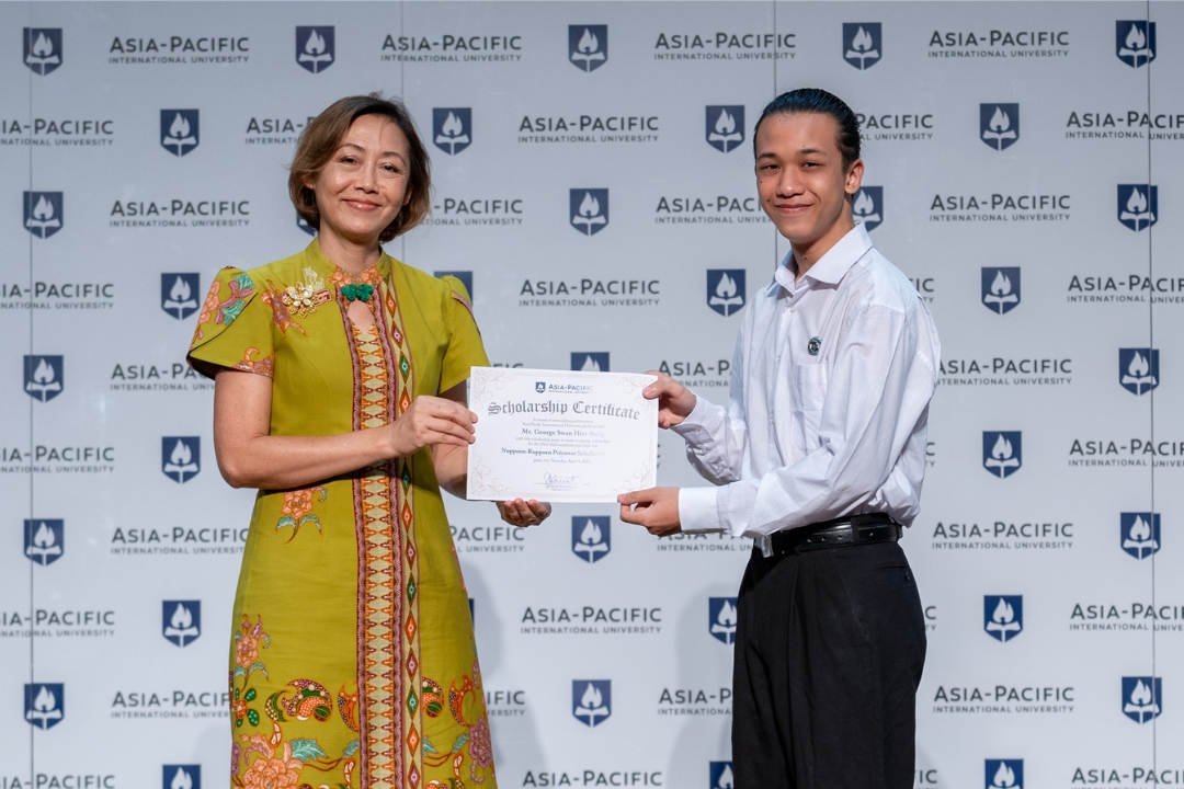 Scholarship certificate (1) Scholarship recipients from science